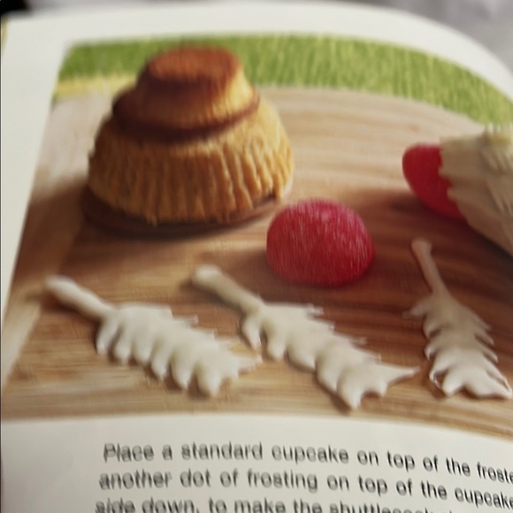 What's New, Cupcake Cook Book - Picture 5 of 16